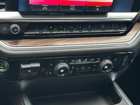 Used 2022 Chevrolet Silverado 1500 LT w/ Z71 Off-Road Package image 19