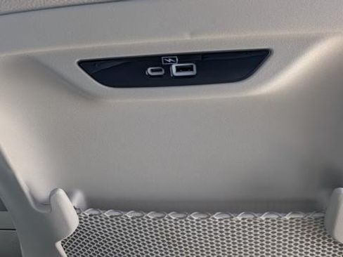 Used 2021 Chrysler Pacifica Touring-L AWD/4WD image 22