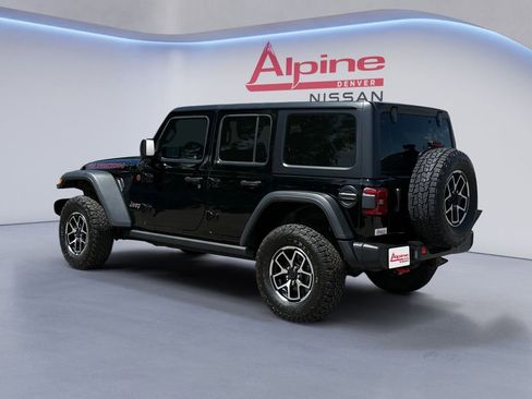 Used 2025 Jeep Wrangler Unlimited Rubicon AWD/4WD image 3