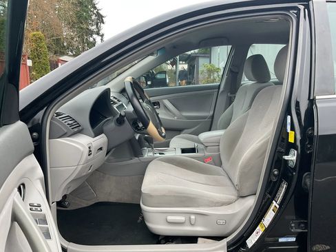 Used 2011 Toyota Camry LE image 10