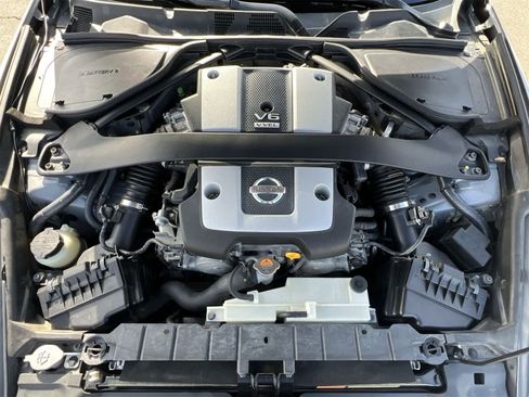 Used 2010 Nissan 370Z Touring w/ Sport Pkg image 15