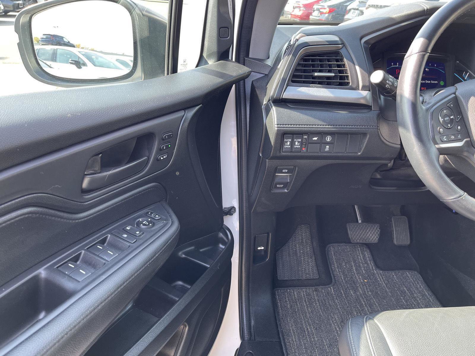Used 2024 Honda Odyssey EX-L image 2