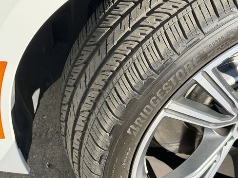 Used 2024 BMW 330i Sedan w/ Premium Package image 16