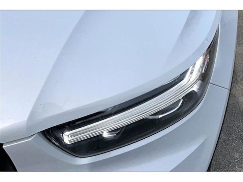 Used 2020 Volvo XC40 T5 R-Design image 32