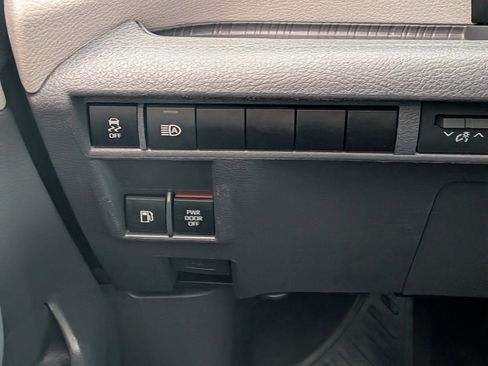 Used 2022 Toyota Sienna LE image 18