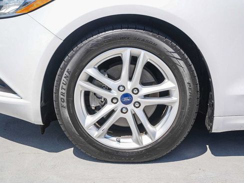 Used 2018 Ford Fusion SE w/ Fusion SE Technology Package FWD image 11