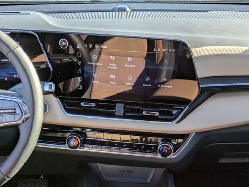 New 2025 Chevrolet Equinox ACTIV w/ Safety and Technology Package FWD image 17