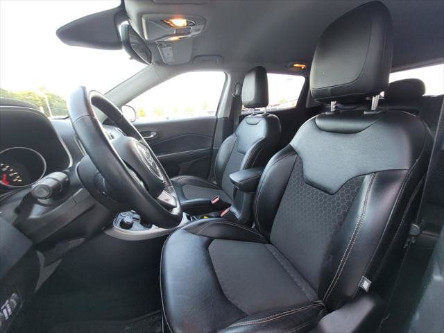 Used 2020 Jeep Compass Latitude w/ Cold Weather Group AWD/4WD image 13