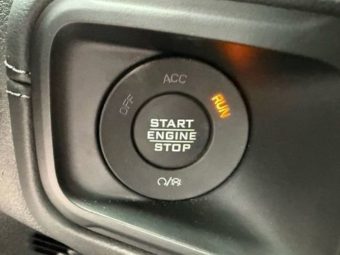 Used 2025 Jeep Gladiator Rubicon w/ Convenience Group image 25