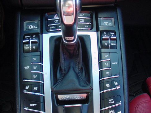 Used 2016 Porsche Macan Turbo image 33