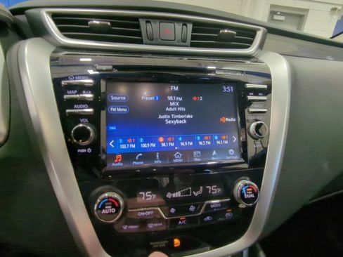 Used 2018 Nissan Murano SL w/ Moonroof Package image 14