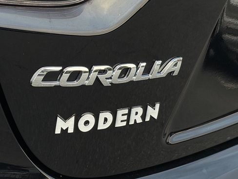 Used 2025 Toyota Corolla LE FWD image 30