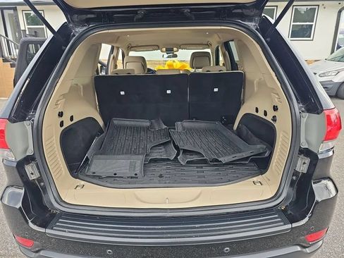 Used 2019 Jeep Grand Cherokee Laredo AWD/4WD image 22