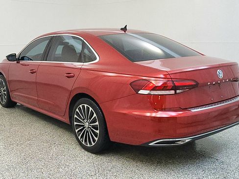 Used 2022 Volkswagen Passat 2.0T FWD image 4