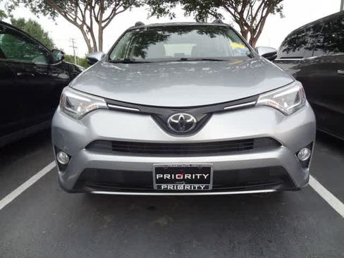 Used 2018 Toyota RAV4 Limited AWD/4WD image 2