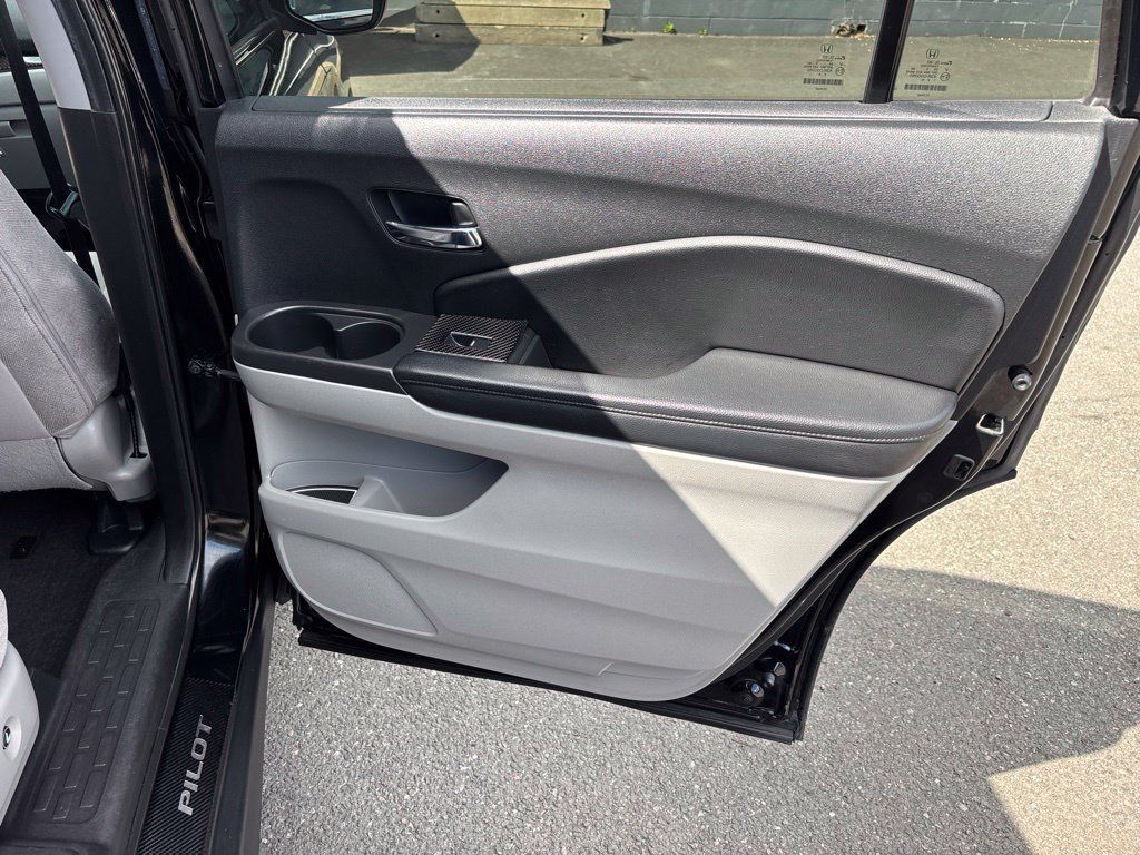 Used 2021 Honda Pilot EX image 24