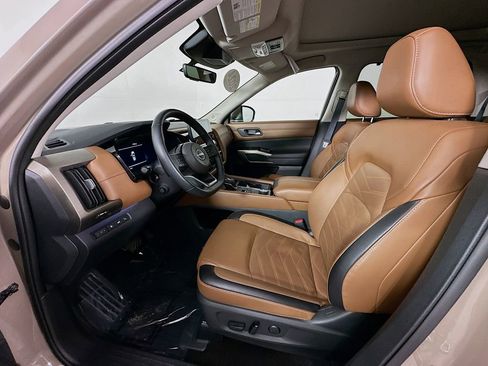 Certified 2024 Nissan Pathfinder Platinum w/ Cargo Package image 31