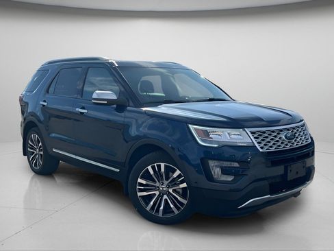 Used 2017 Ford Explorer Platinum AWD/4WD image 2