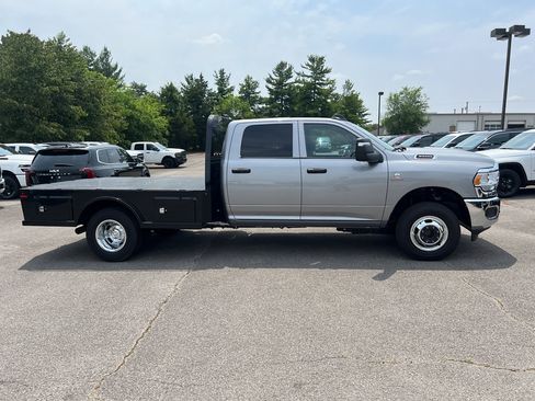New 2024 RAM 3500 Tradesman w/ Chrome Appearance Group image 16