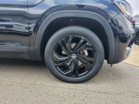 Certified 2023 Volkswagen Atlas SE w/ Black Wheel Package AWD/4WD image 18