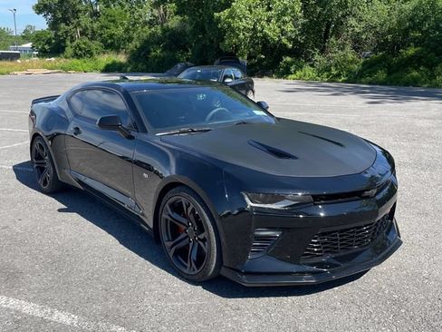 Used 2017 Chevrolet Camaro SS RWD image 4