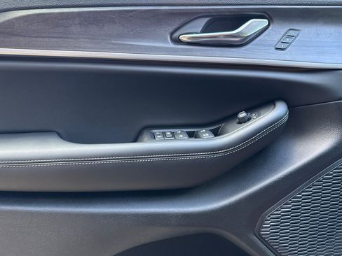 New 2025 Jeep Grand Cherokee L Limited w/ Black Appearance Package image 10