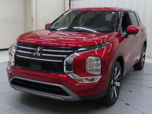 New 2025 Mitsubishi Outlander SE image 7