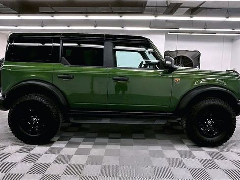 Used 2025 Ford Bronco Badlands image 14