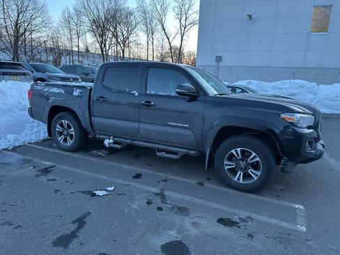 Used 2019 Toyota Tacoma TRD Sport image 8