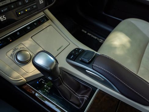 Used 2017 Lexus ES 350 w/ Luxury Package FWD image 25