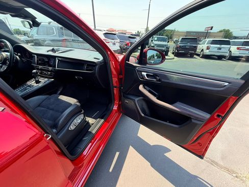 Used 2020 Porsche Macan GTS w/ Sport Chrono Package AWD/4WD image 23