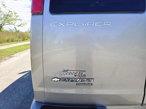 Used 2016 Chevrolet Express 2500 image 18