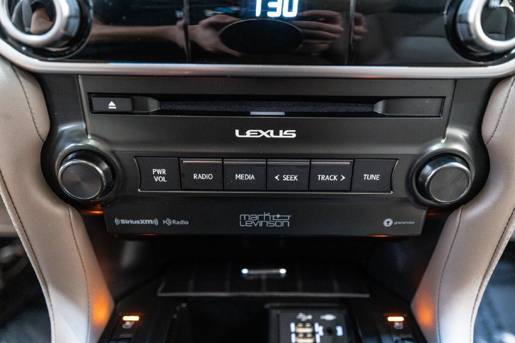 Used 2023 Lexus GX 460 Premium w/ Accessory Package AWD/4WD image 29