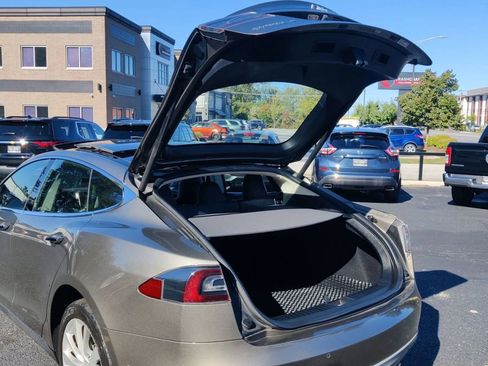 Used 2015 Tesla Model S 85D image 16