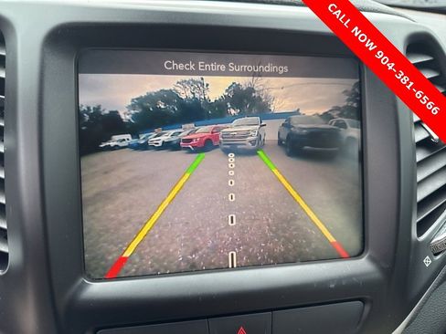 Used 2016 Jeep Cherokee Limited image 13