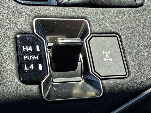 Used 2025 Lexus GX 550 w/ Accessory Package (2T) AWD/4WD image 25