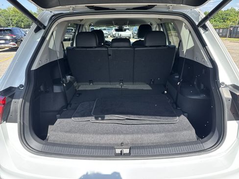 Used 2024 Volkswagen Tiguan SE FWD image 8
