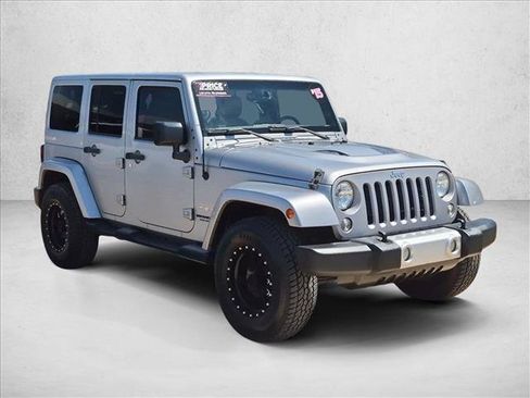 Used 2015 Jeep Wrangler Unlimited Sahara w/ Max Tow Package AWD/4WD image 3