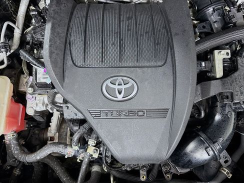 Used 2023 Toyota Highlander LE image 39