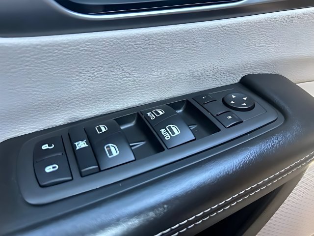 Used 2022 Chrysler Pacifica Touring-L FWD image 29