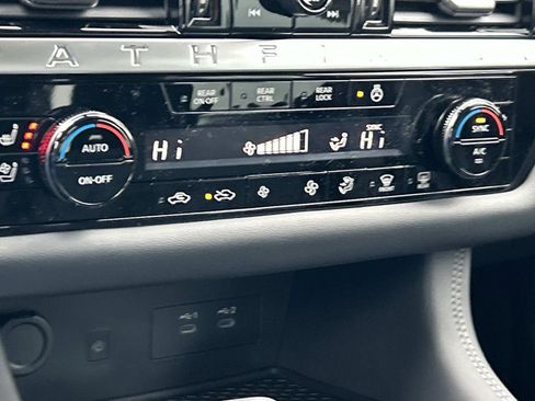 New 2026 Nissan Pathfinder Platinum AWD/4WD image 28
