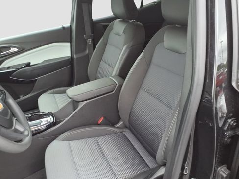 Used 2025 Chevrolet Trax LT FWD image 15