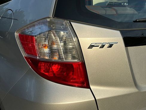 Used 2011 Honda Fit image 5