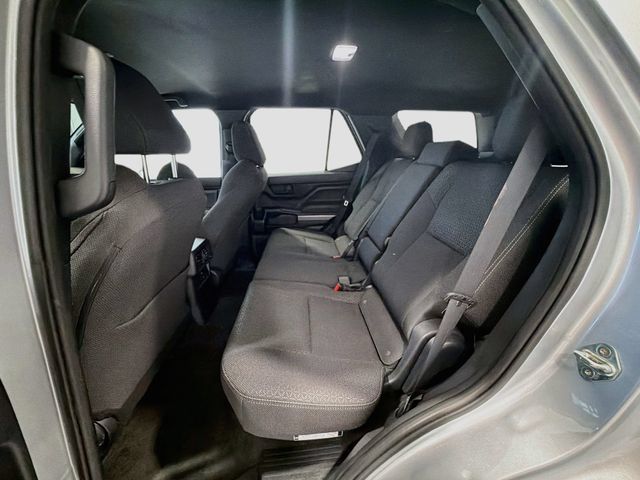 Used 2025 Toyota 4Runner SR5 AWD/4WD image 21