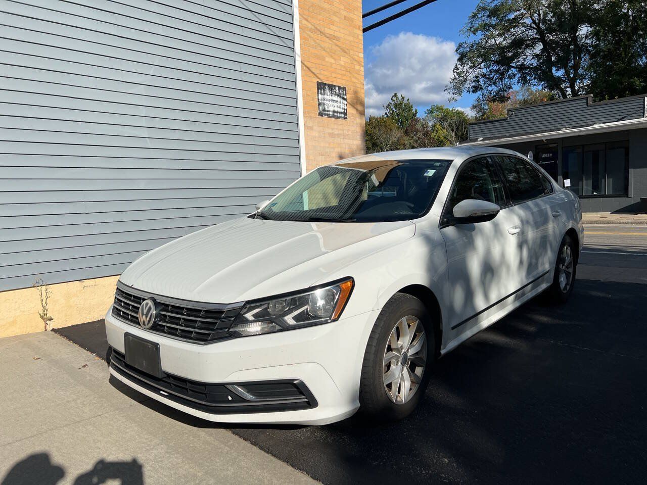 Used 2017 Volkswagen Passat 1.8T S FWD image 1