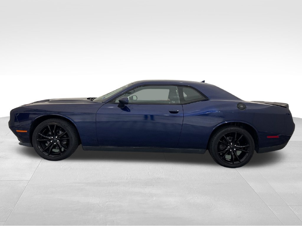 Used 2016 Dodge Challenger SXT w/ Blacktop Package RWD image 2