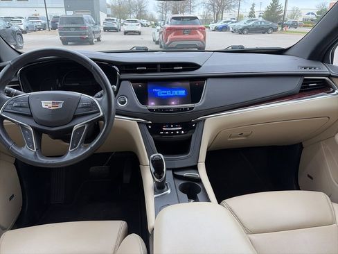 Used 2017 Cadillac XT5 Luxury w/ Driver Awareness Package image 7