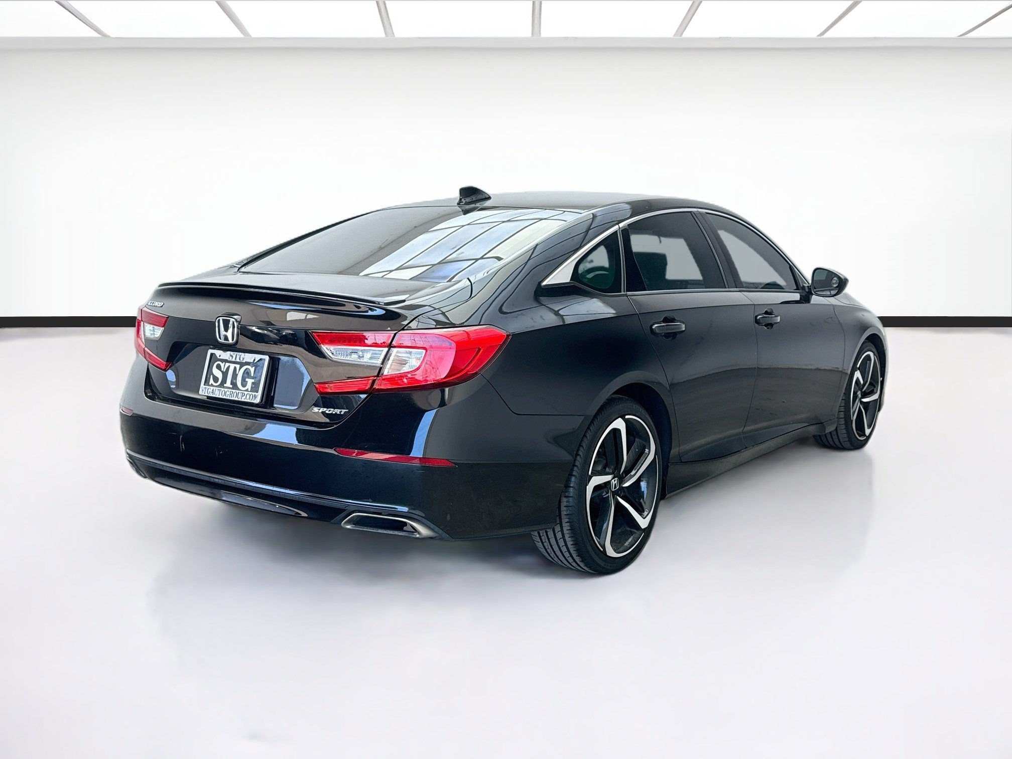Used 2018 Honda Accord Sport image 4