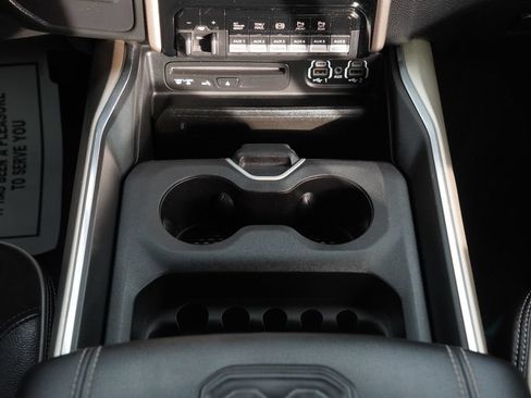 Used 2019 RAM 3500 Laramie AWD/4WD image 39