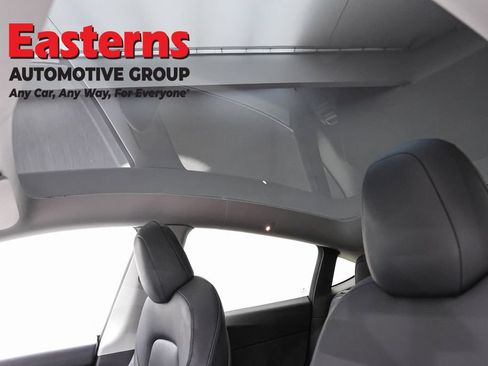 Used 2022 Tesla Model Y Long Range AWD/4WD image 28
